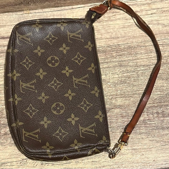 Louis Vuitton Brown Monogram Women's Bag - Picture 2 of 9